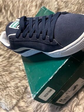 Puma Navy and White Suede Low-Top Sneakers NEW w/box size 9